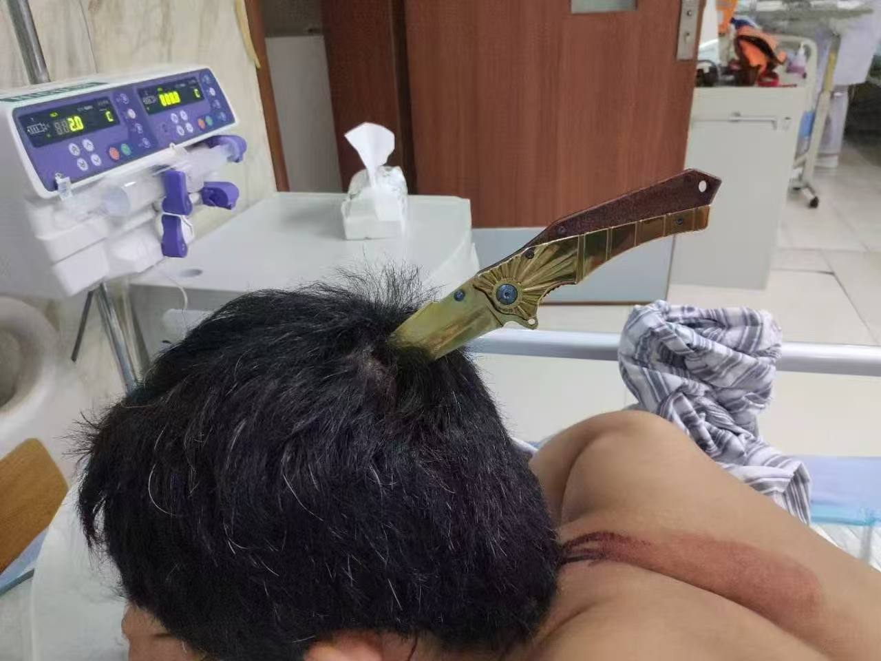 插到脑浆了吧.jpg